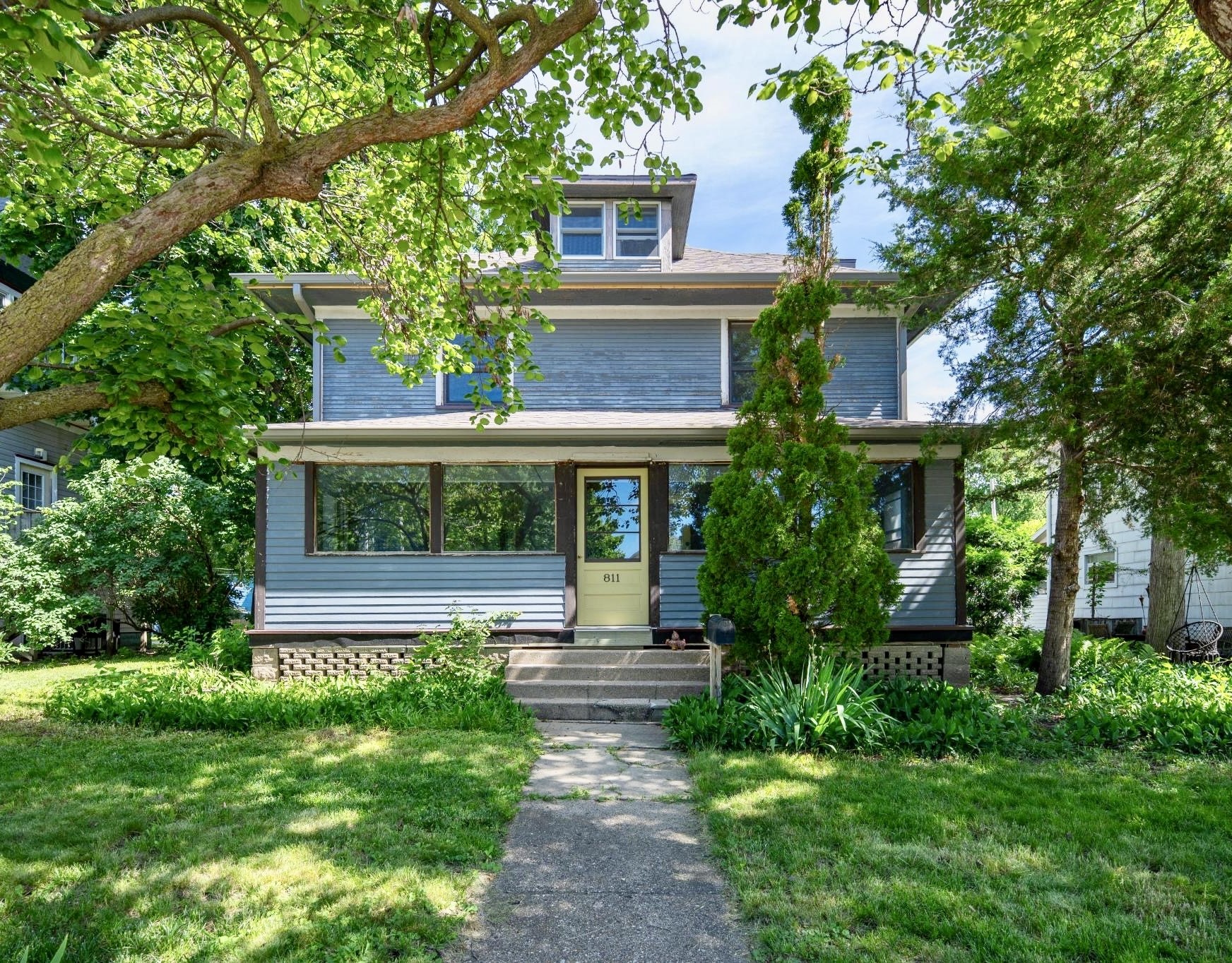 811 6th Street Property Photo 1