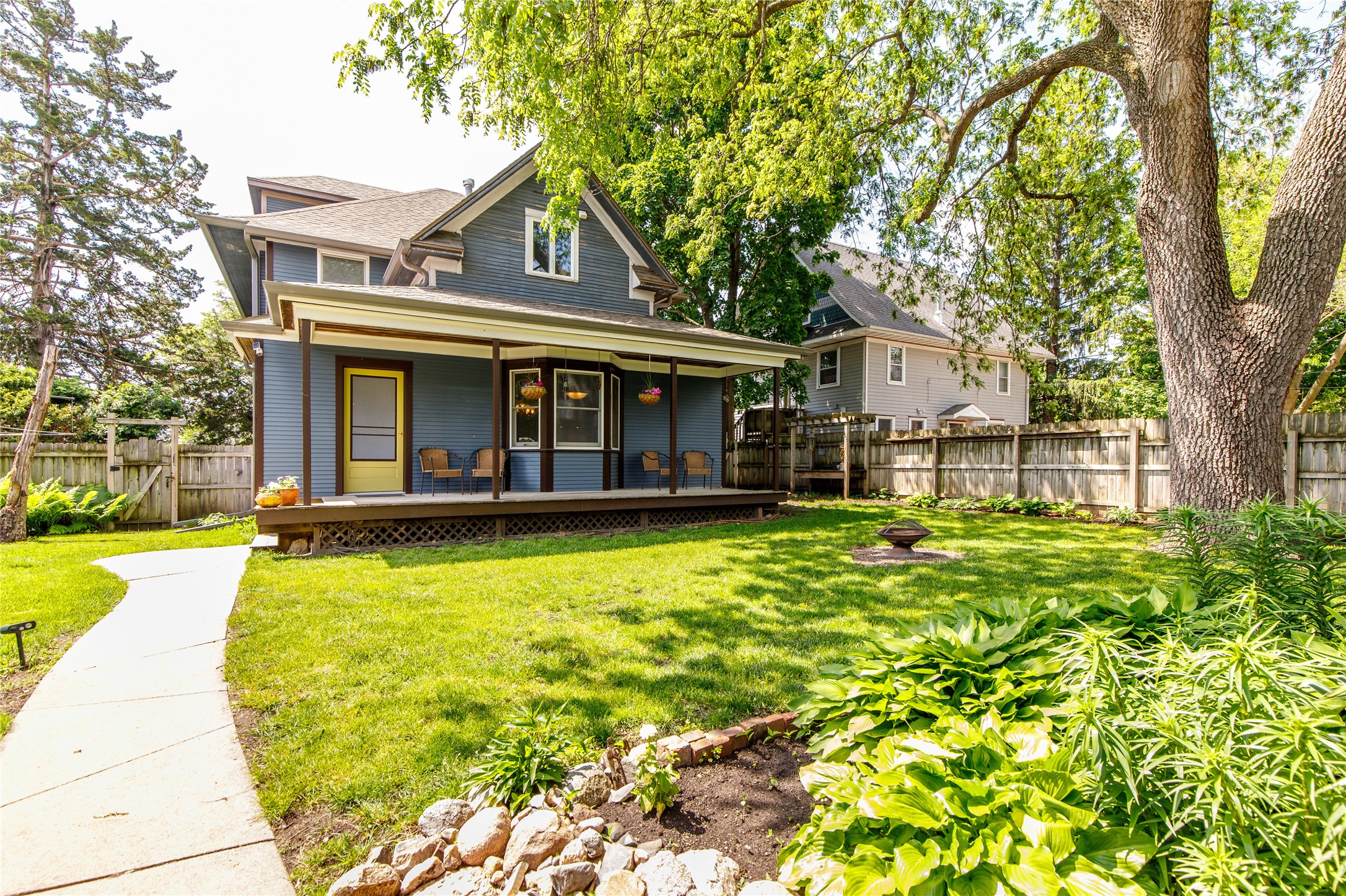 811 6th Street Property Photo 2