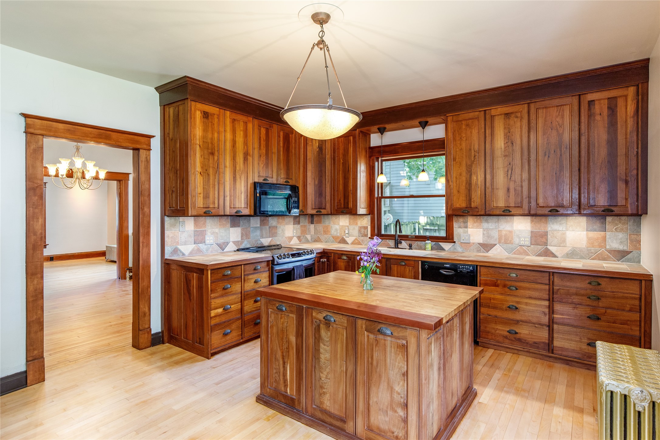 811 6th Street Property Photo 6