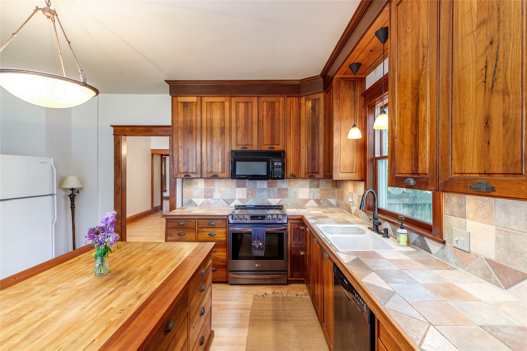811 6th Street Property Photo 7