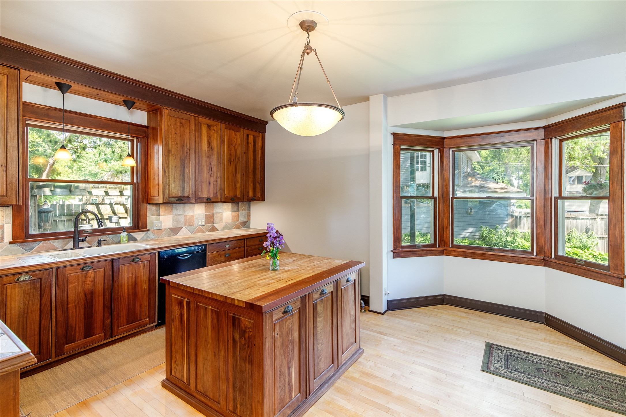 811 6th Street Property Photo 8