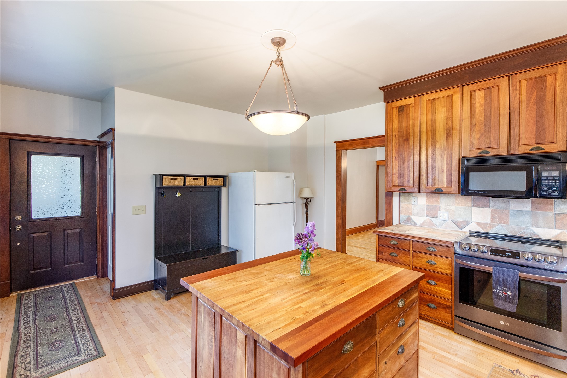 811 6th Street Property Photo 9