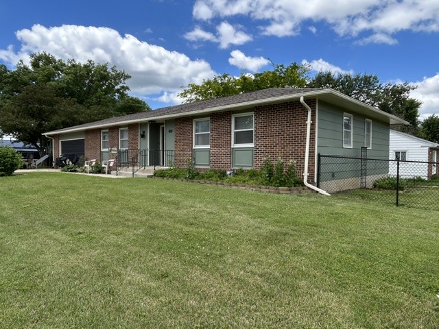 409 E 10th Street Property Photo 1