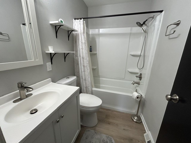 409 E 10th Street Property Photo 10