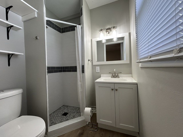 409 E 10th Street Property Photo 11
