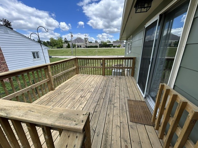 409 E 10th Street Property Photo 16