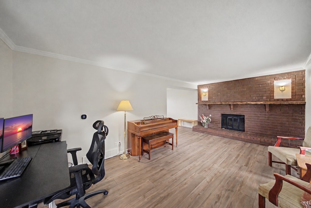 302 Village Circle Property Photo 4