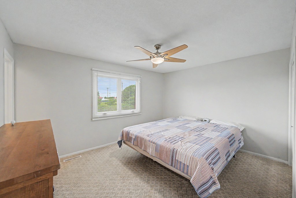 302 Village Circle Property Photo 16