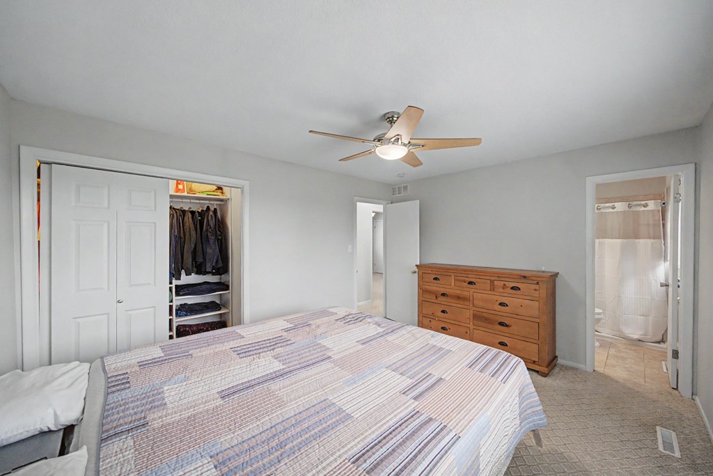 302 Village Circle Property Photo 17