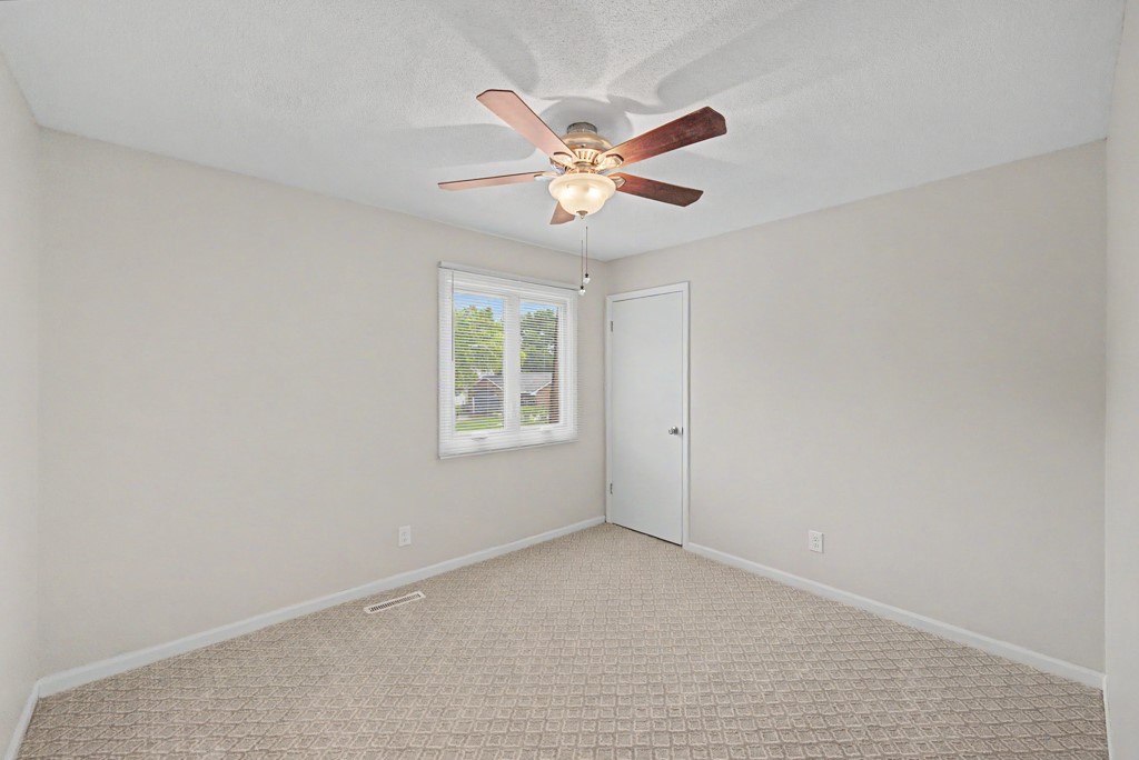 302 Village Circle Property Photo 21