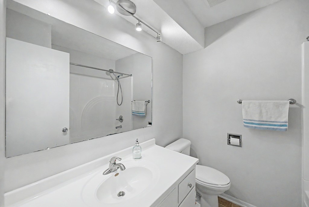 302 Village Circle Property Photo 26