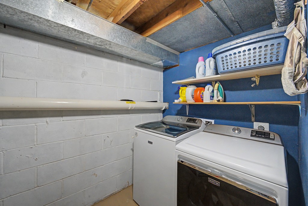 302 Village Circle Property Photo 27