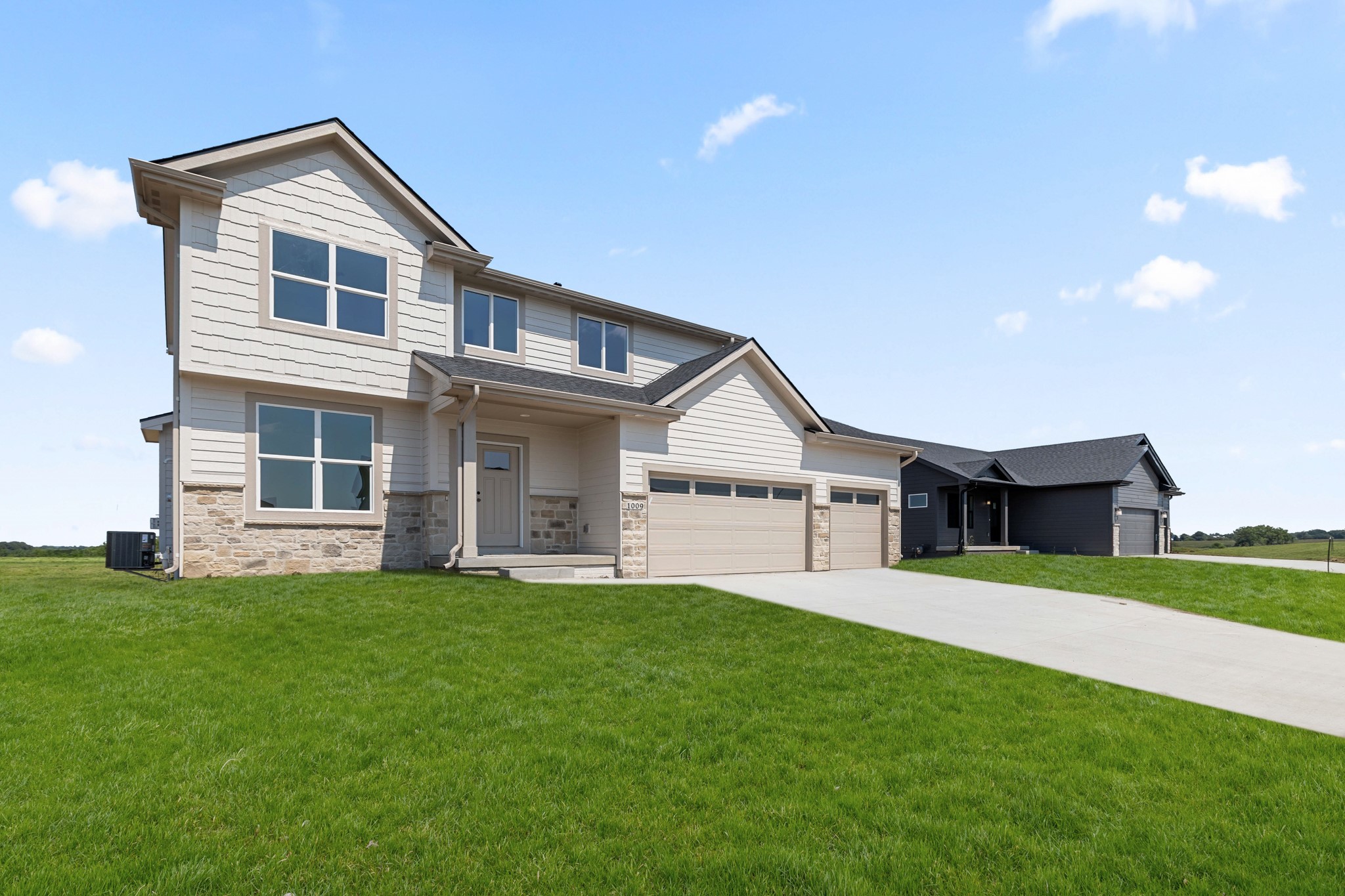 1009 Shady Lane Drive Property Photo 1