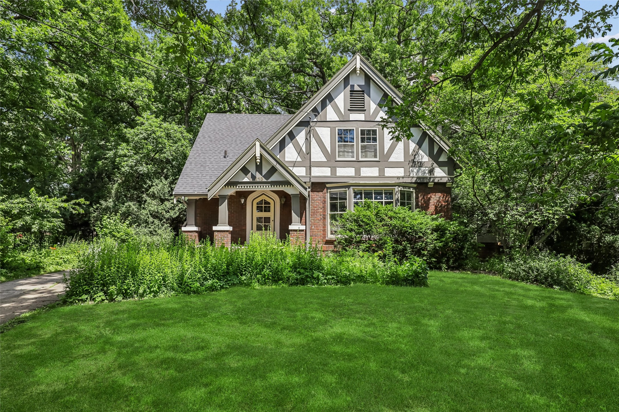 213 38th Place Property Photo 1