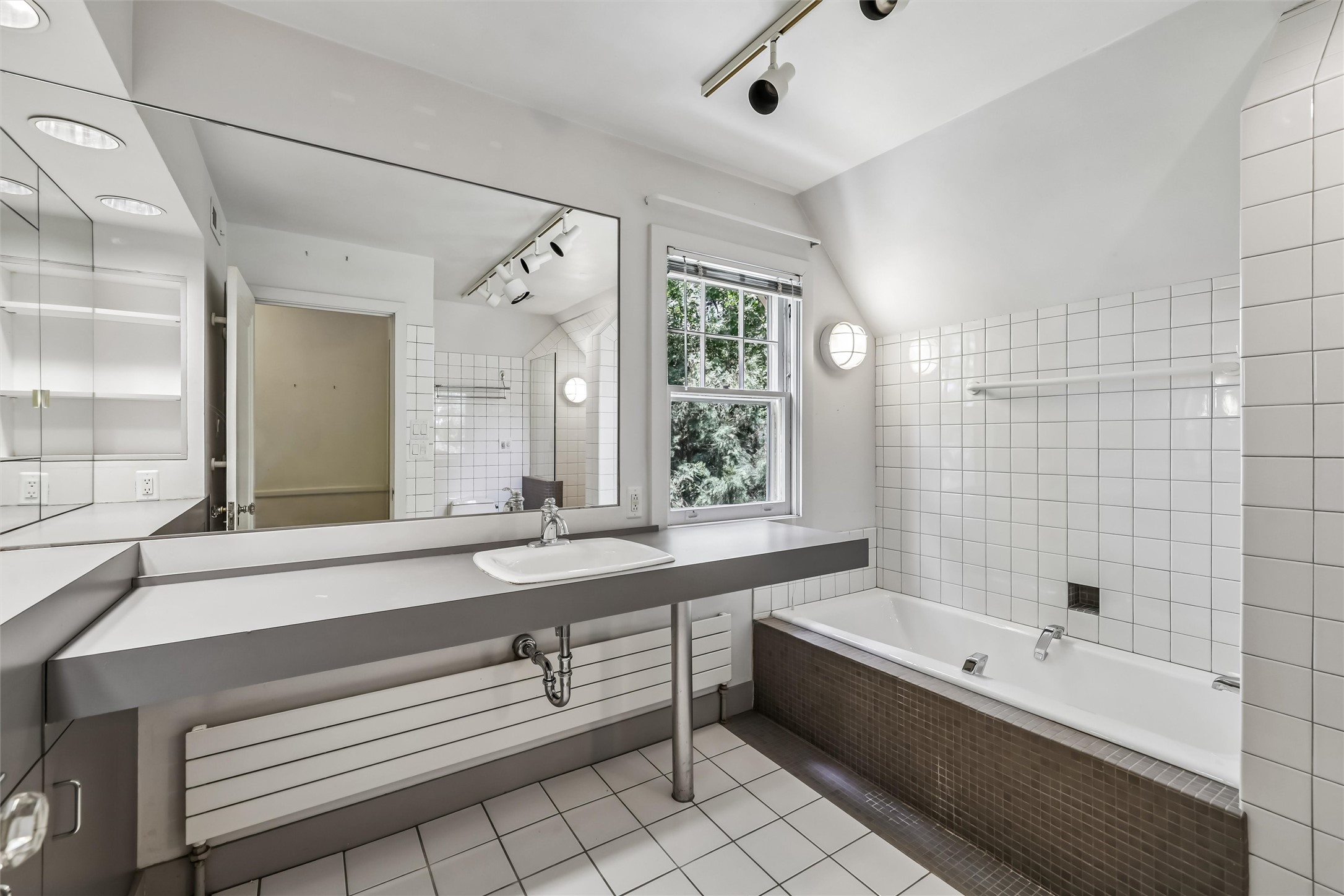 213 38th Place Property Photo 18