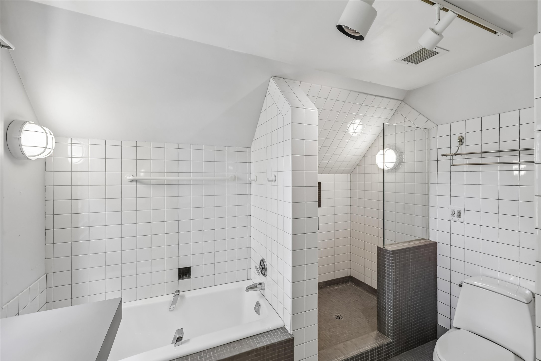 213 38th Place Property Photo 19