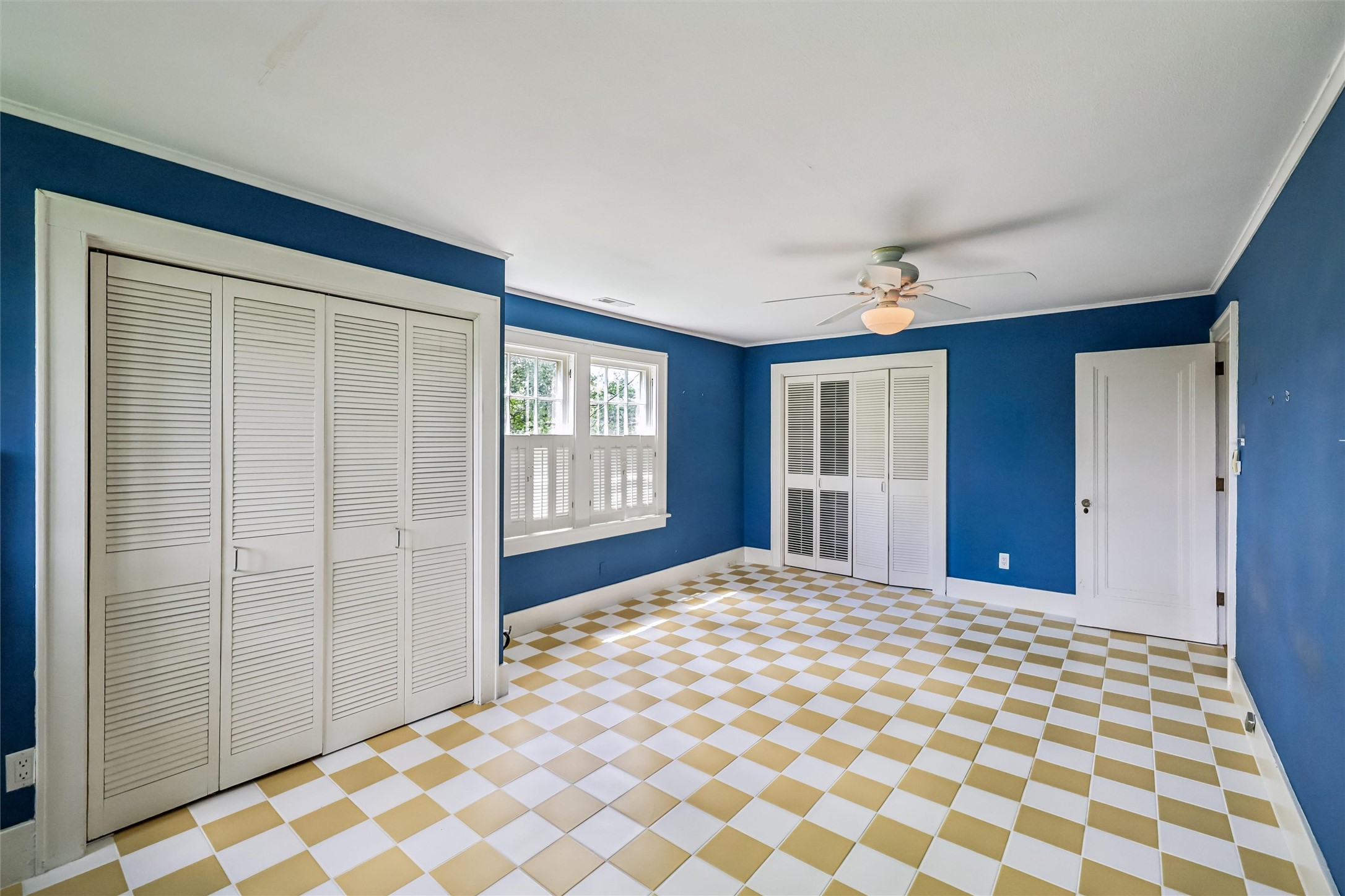 213 38th Place Property Photo 23