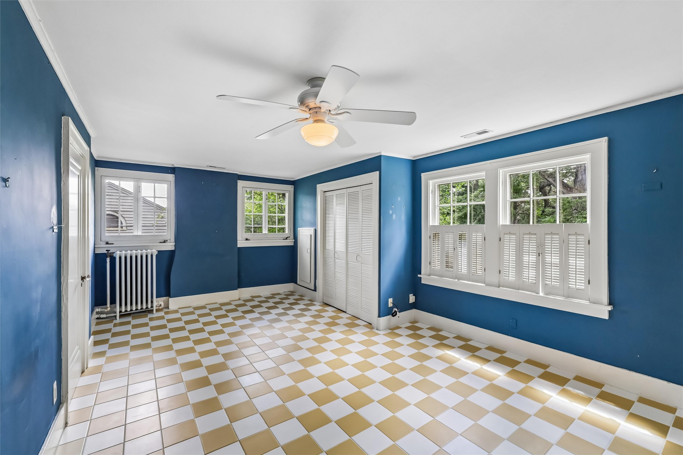 213 38th Place Property Photo 24