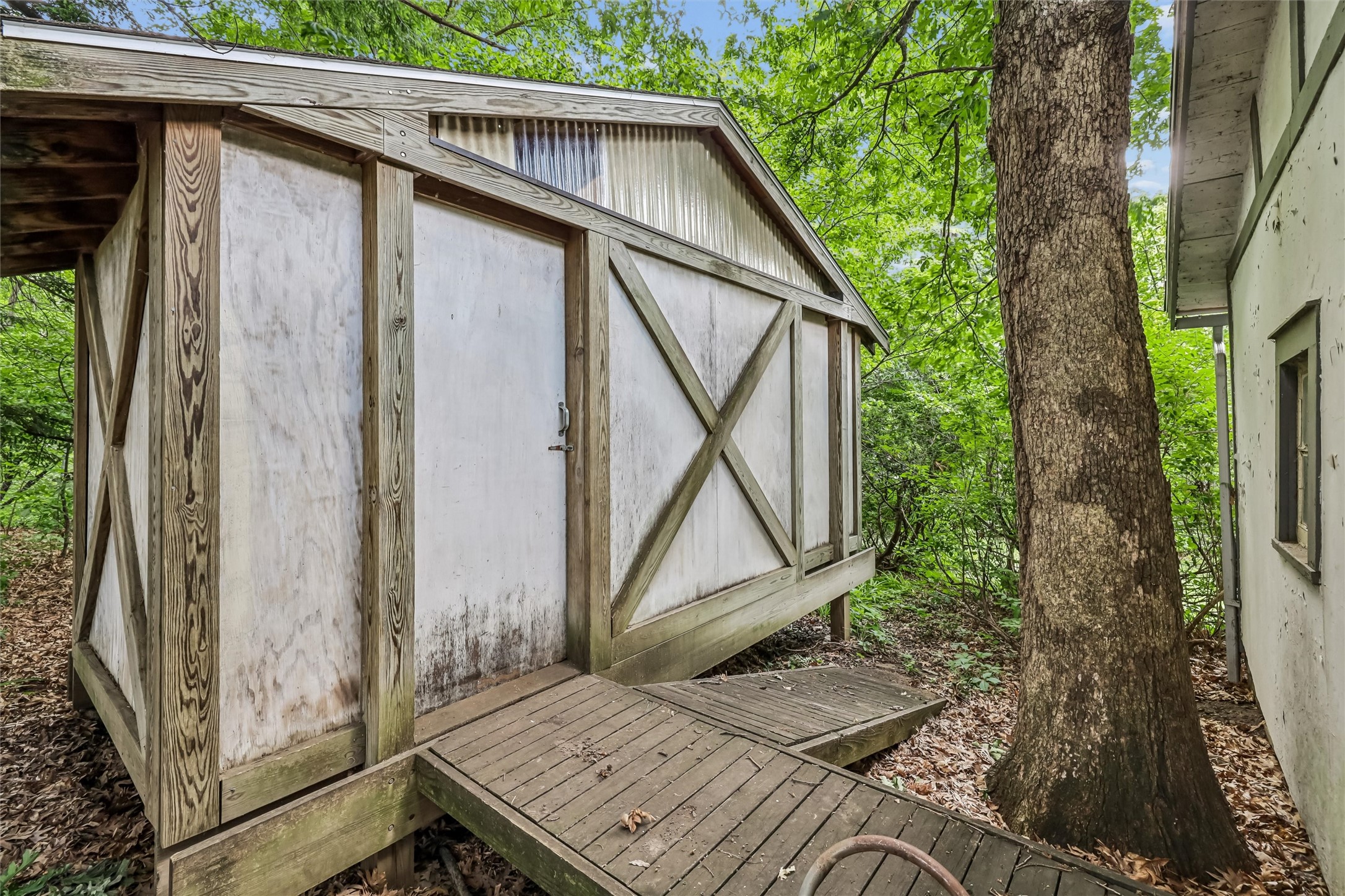 213 38th Place Property Photo 33