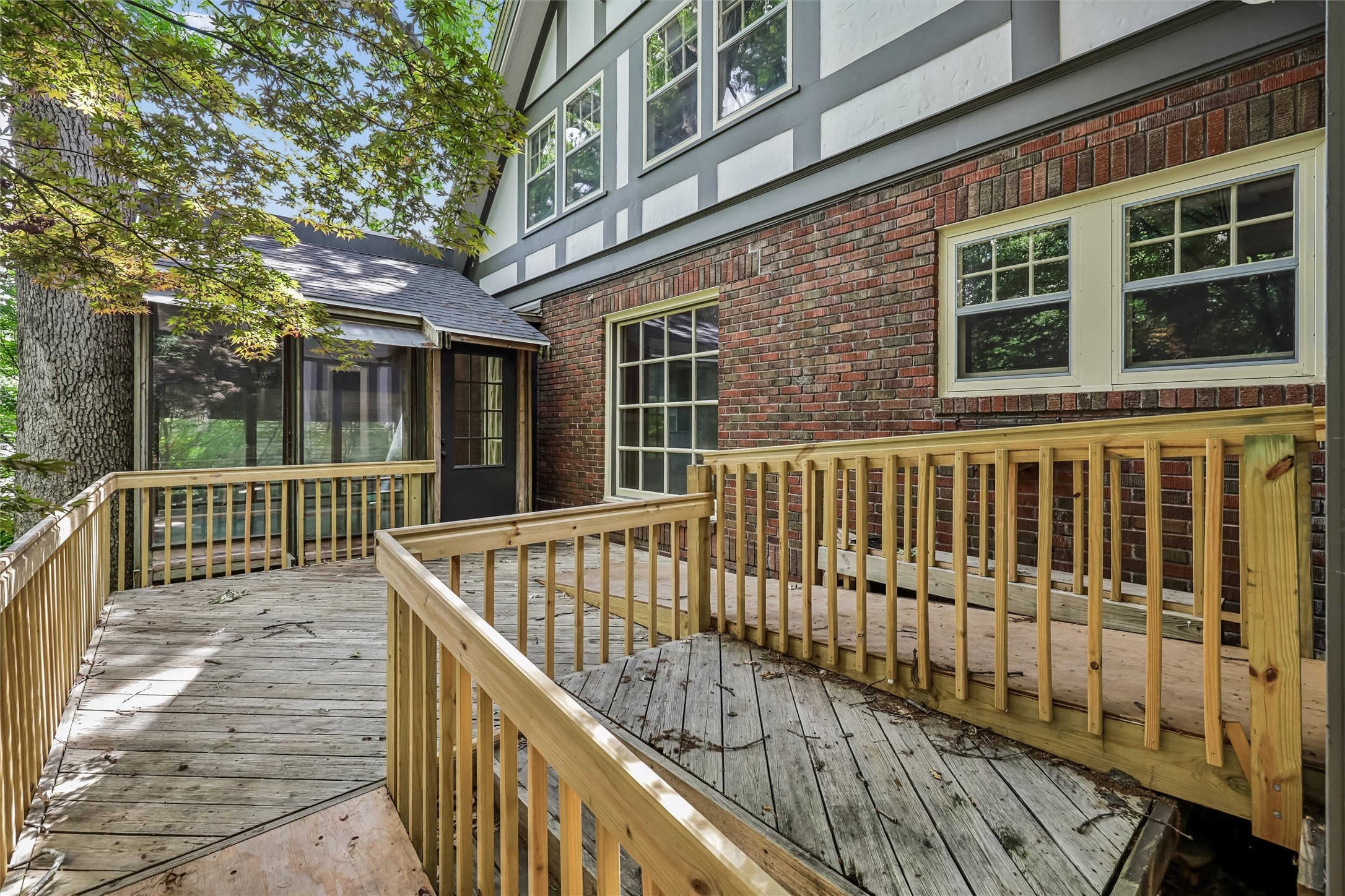 213 38th Place Property Photo 35