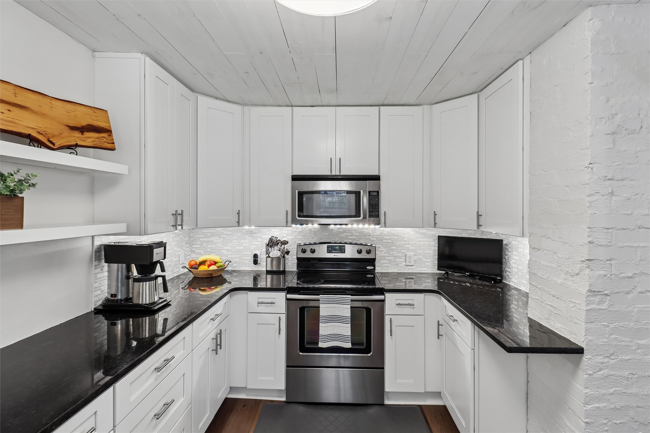 6706 Washington Avenue Property Photo 9