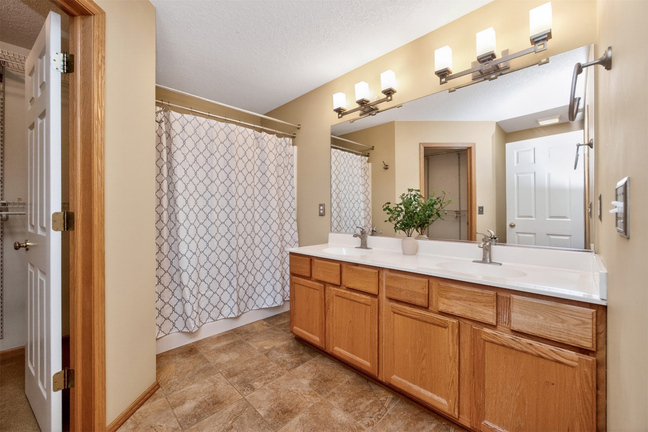 704 76th Street Property Photo 12