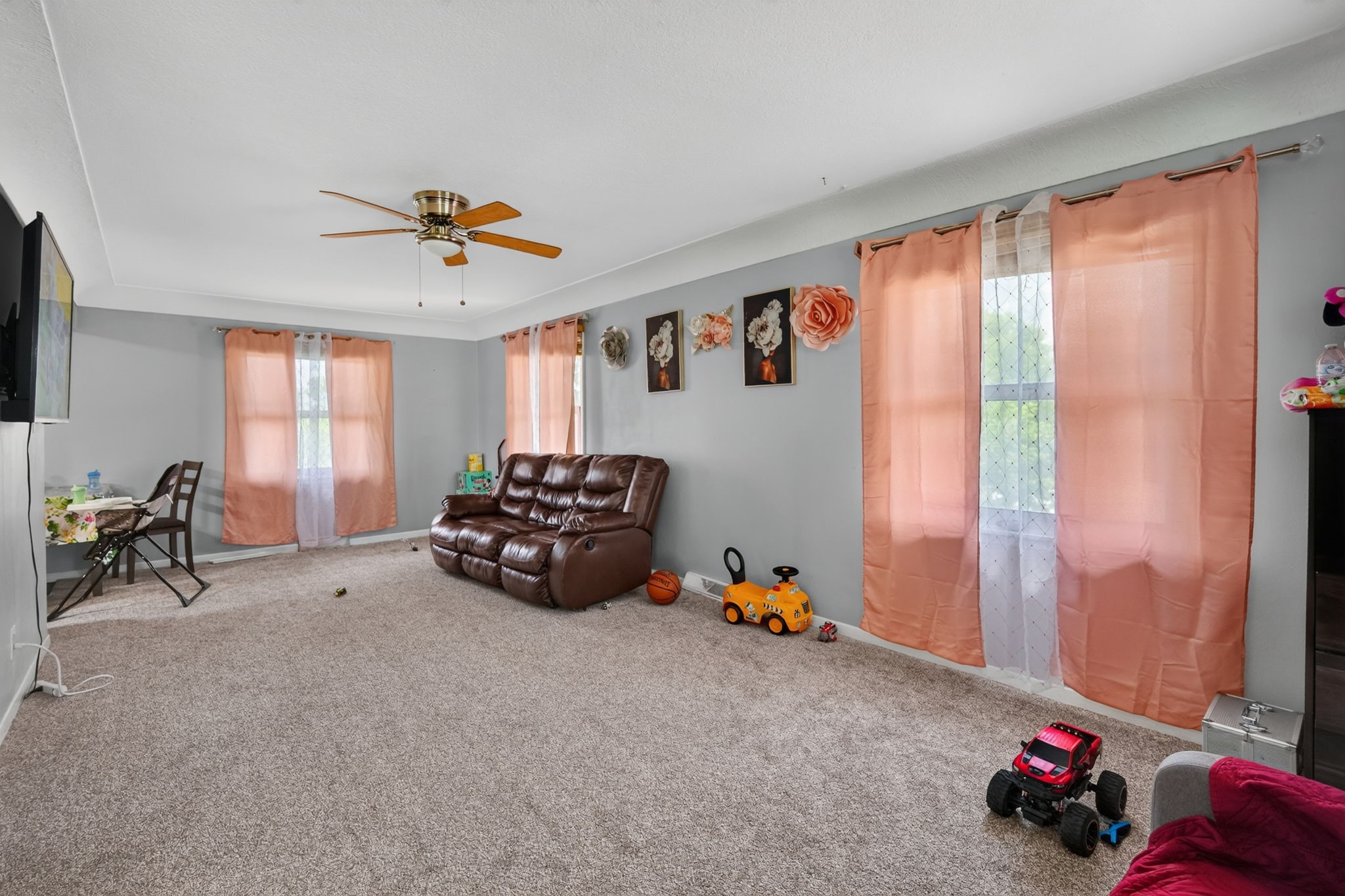 3903 Oakshire Road Property Photo 4