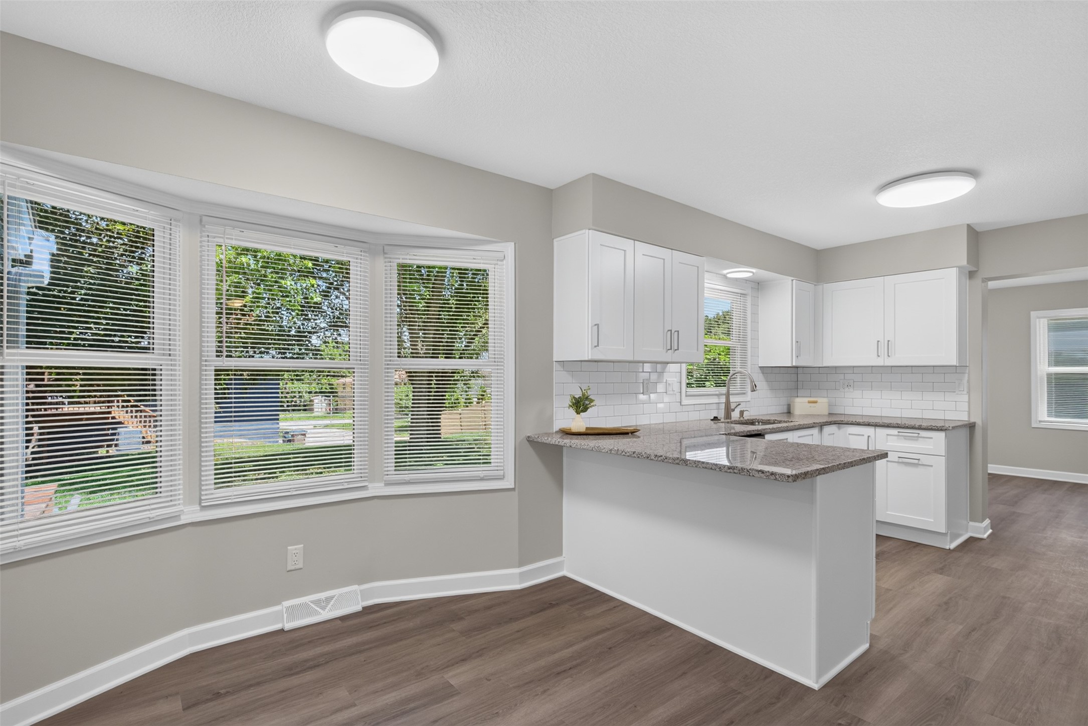 2115 Pleasant Street Property Photo 6