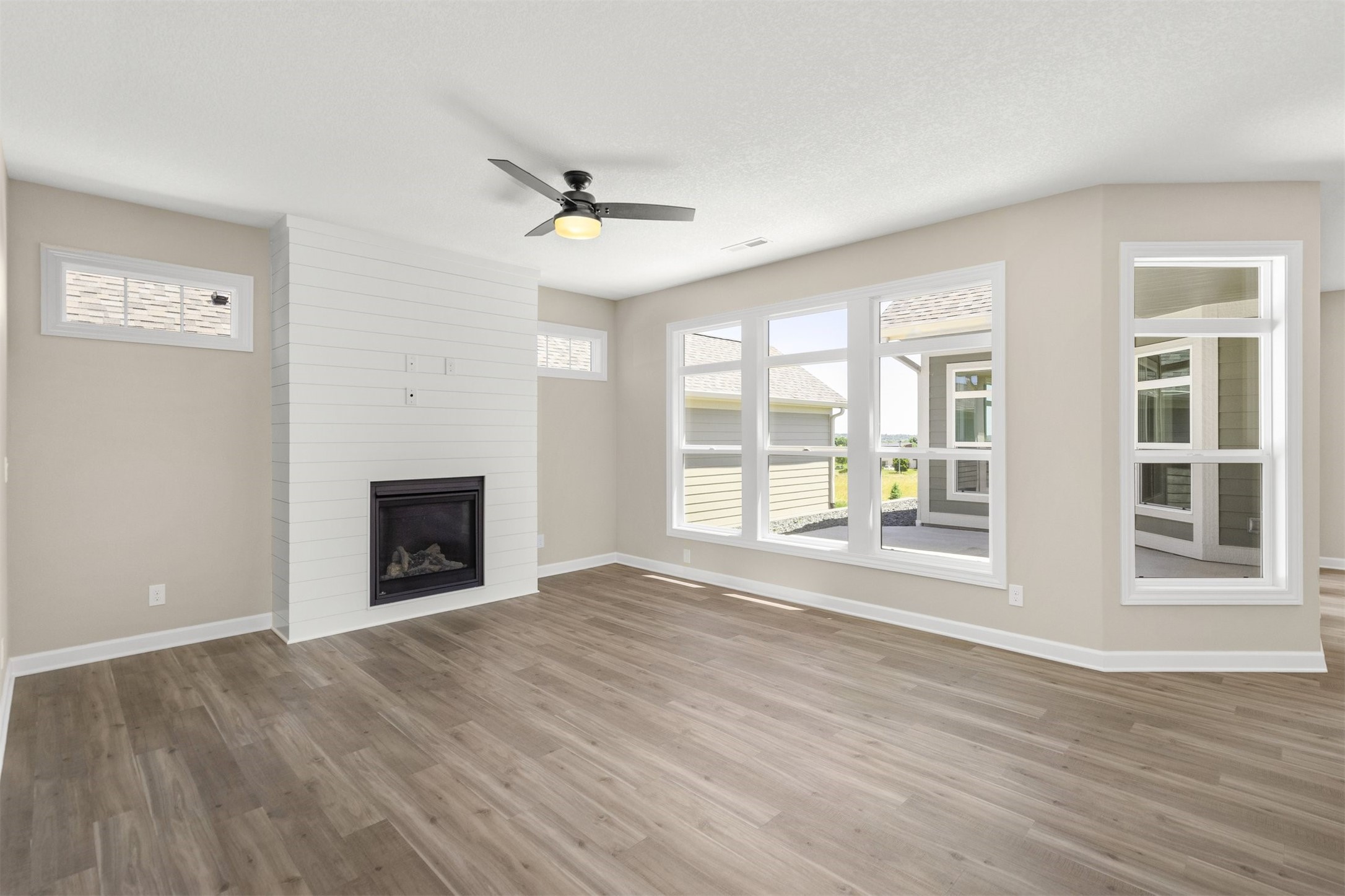 5831 Nw 90th Street Property Photo 4