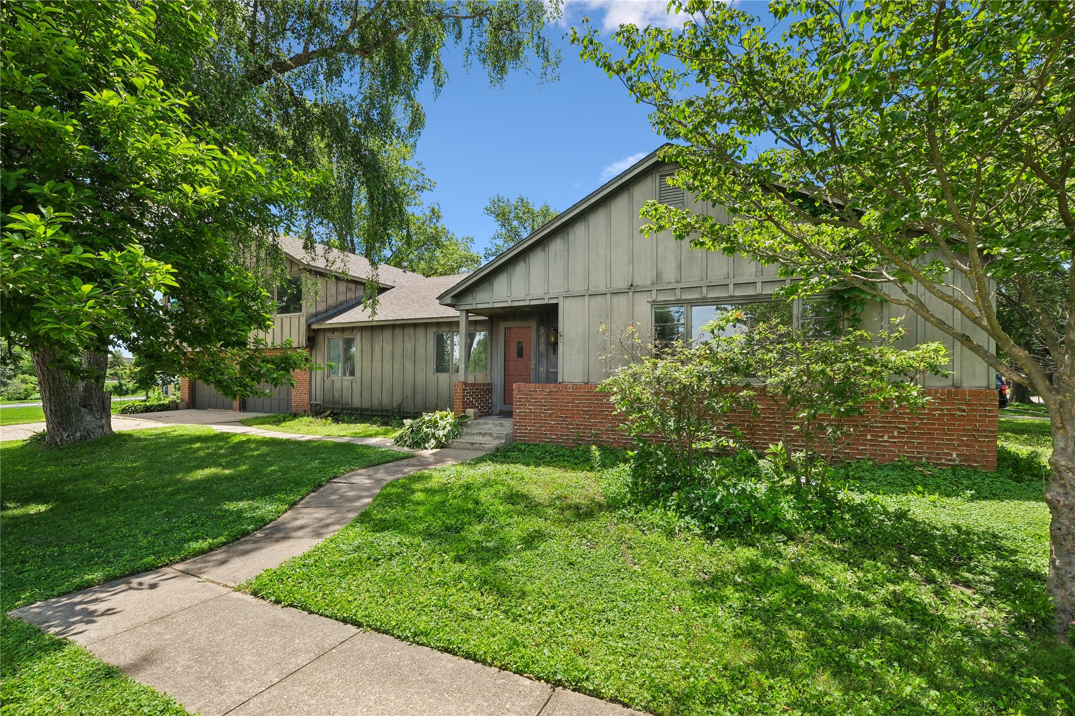 900 11th Avenue Property Photo 1