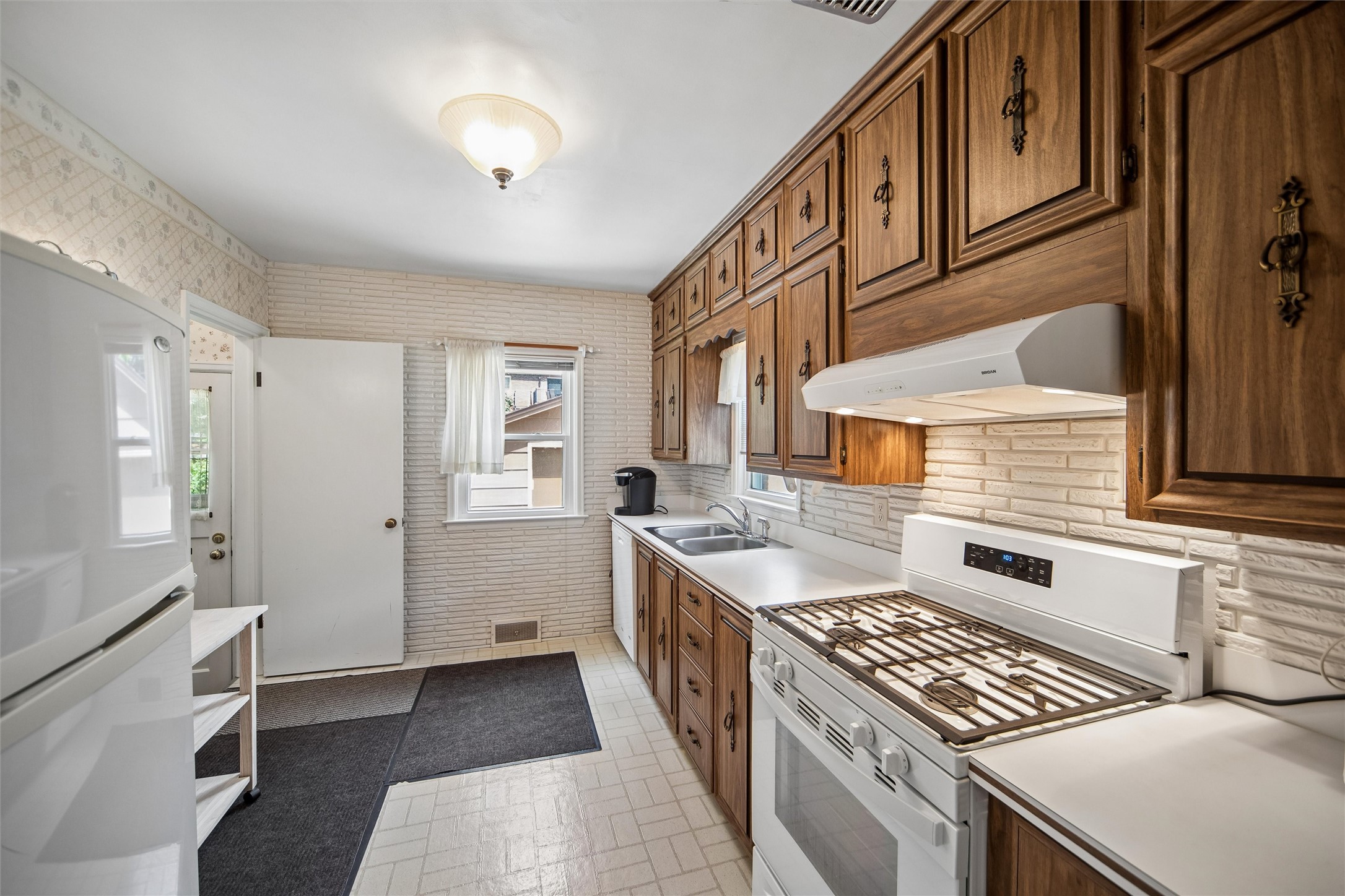 6701 Carpenter Avenue Property Photo 8