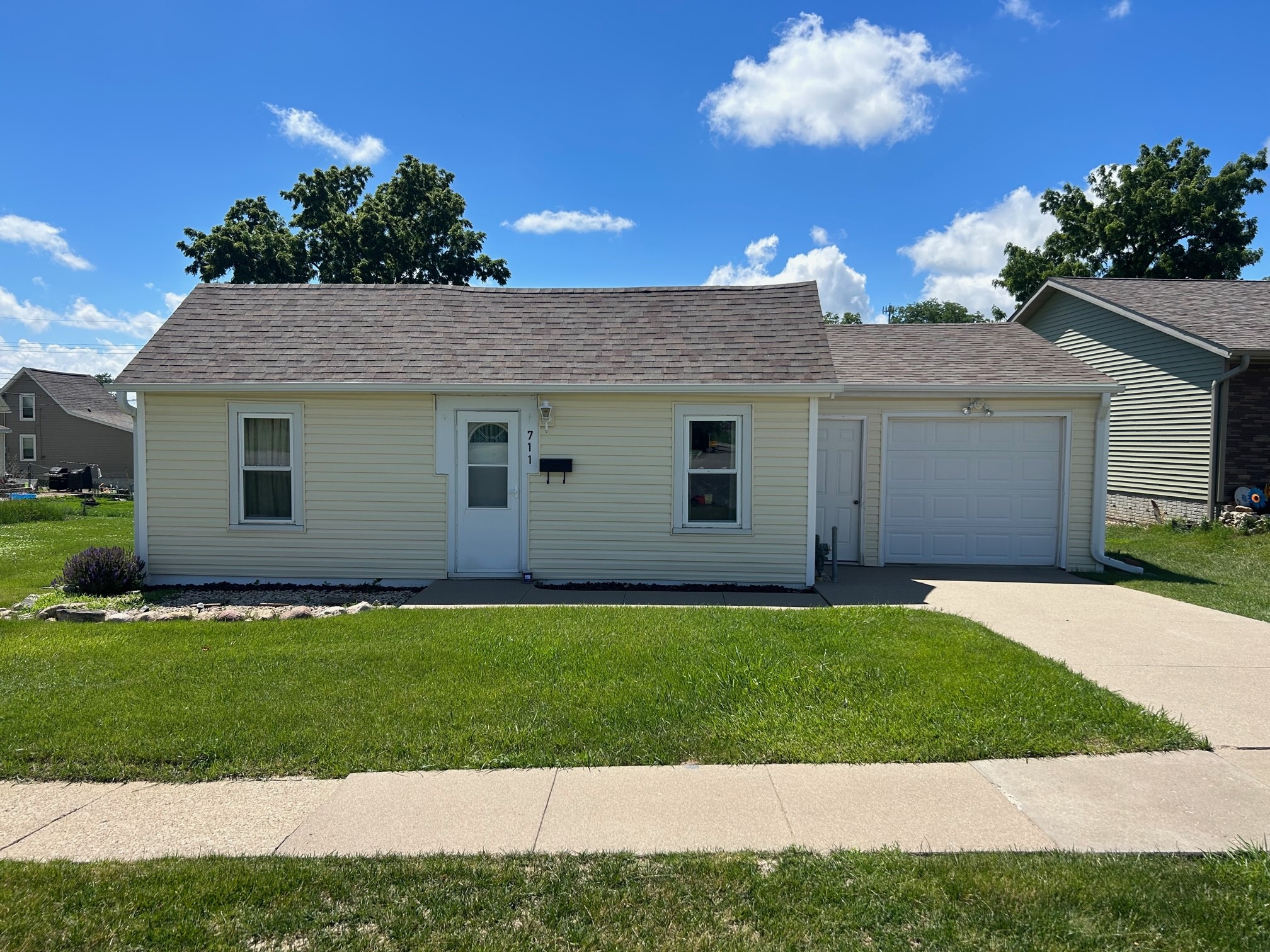 711 Spring Street Property Photo 1