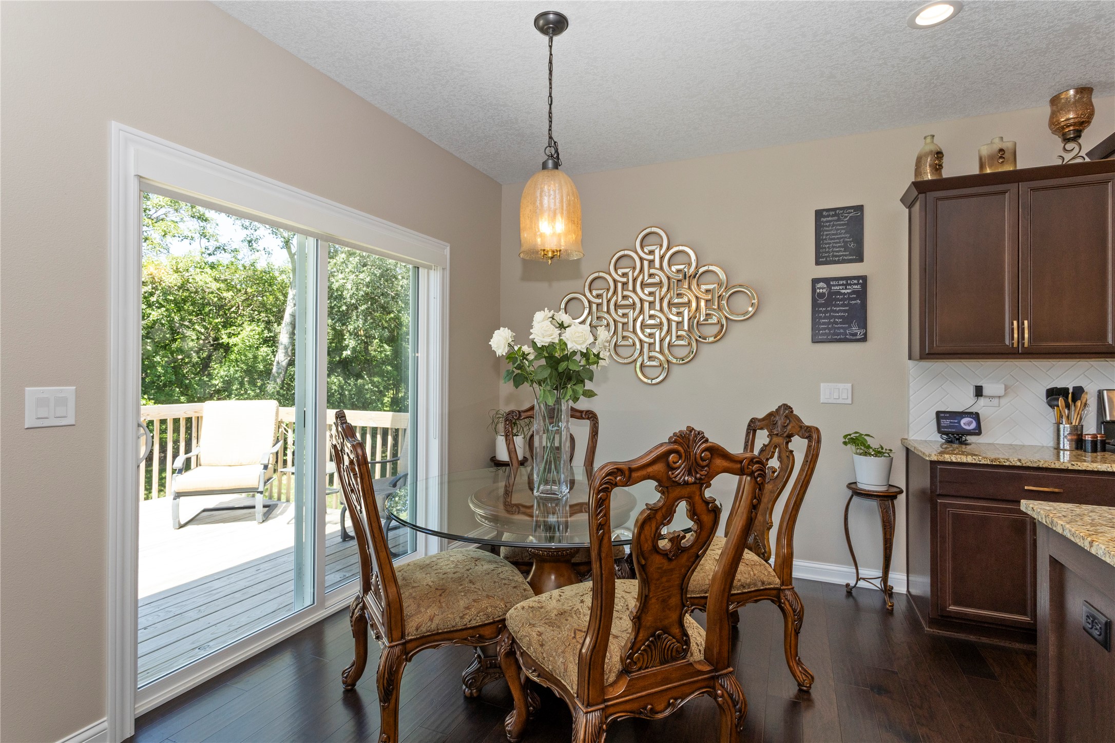 10041 Powell Avenue Property Photo 6