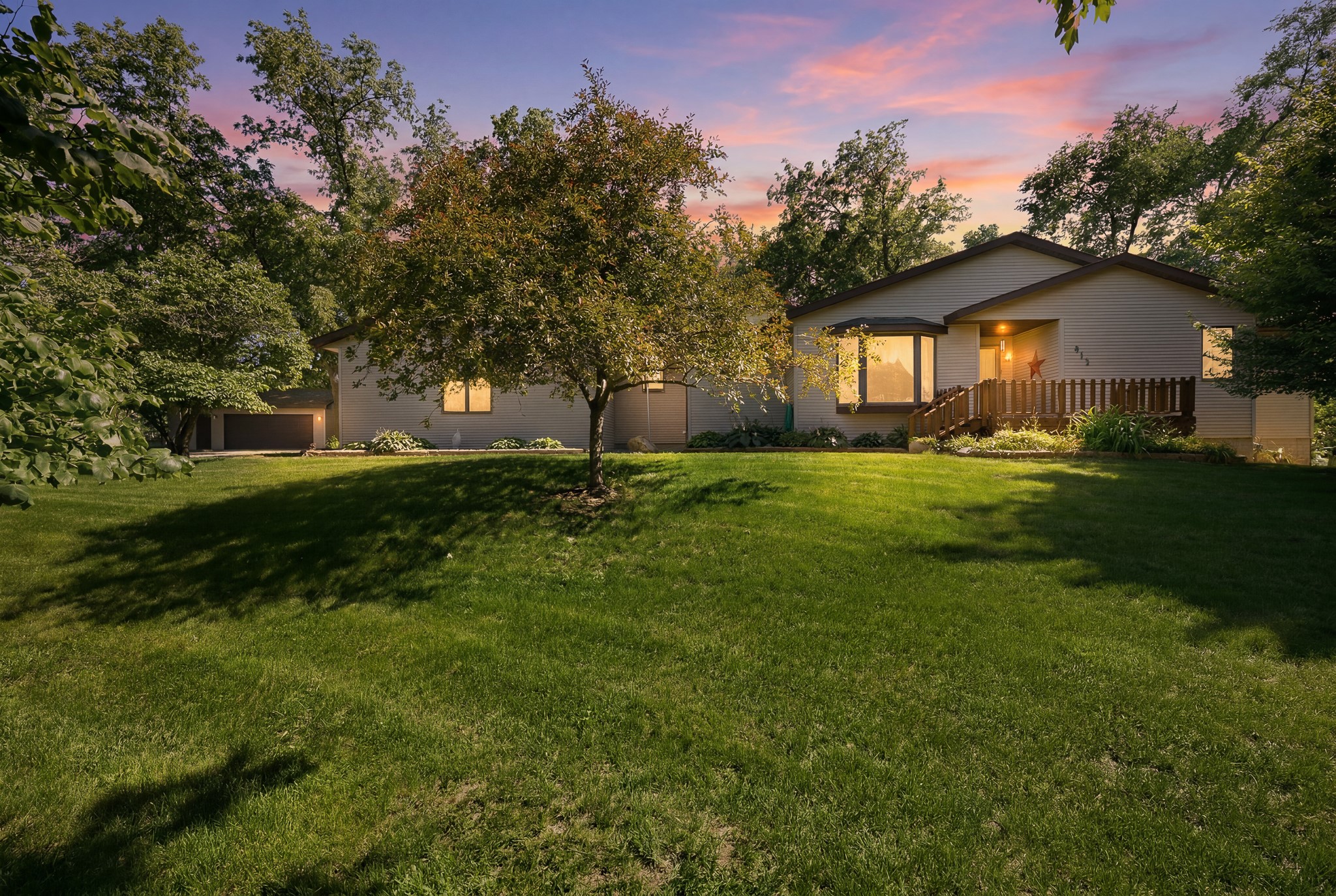 813 W Washington Avenue Property Photo 1
