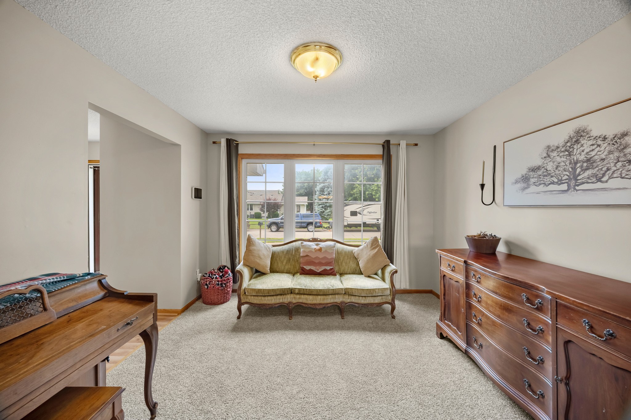 9217 Ridgeview Drive Property Photo 6