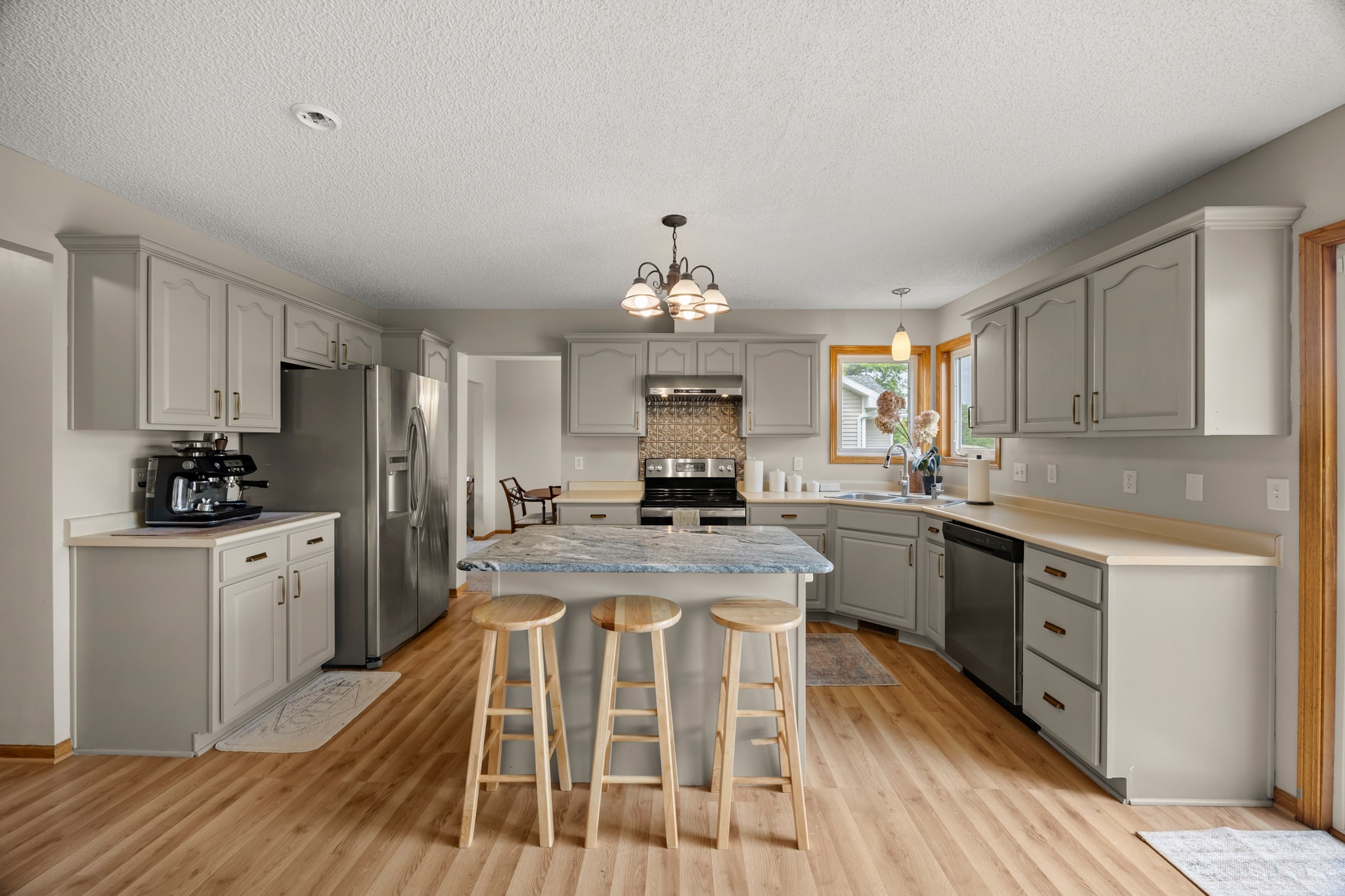 9217 Ridgeview Drive Property Photo 12