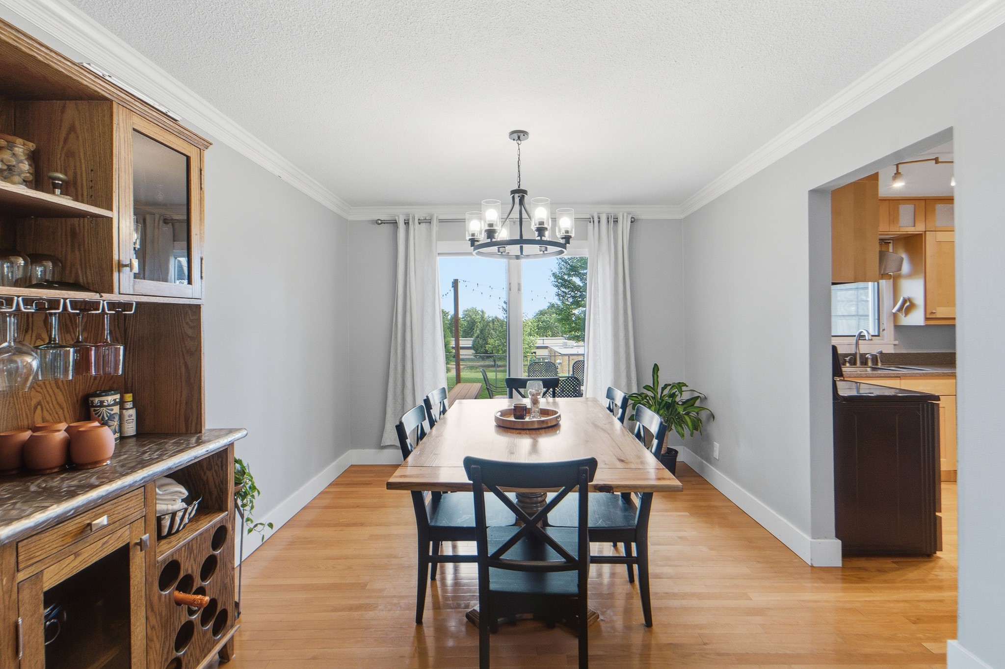 2104 Meadow Brook Drive Property Photo 6