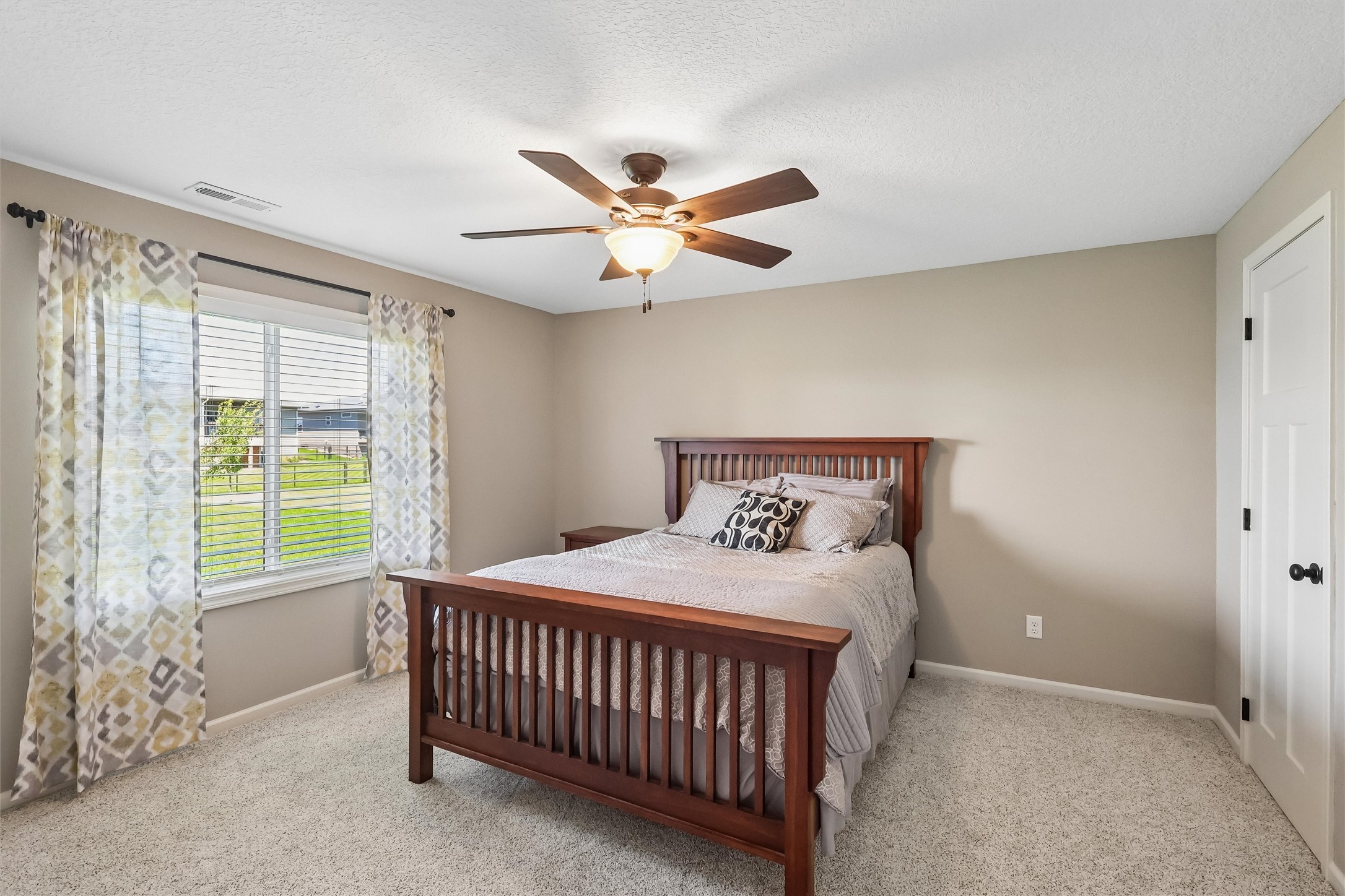 575 Ne Brookshire Drive Property Photo 21