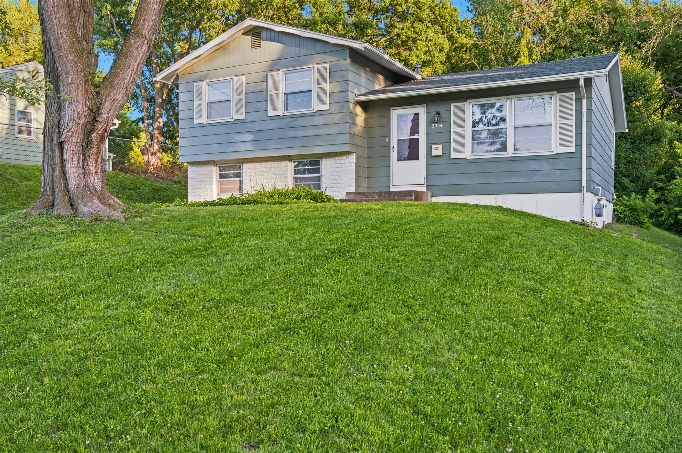 2754 Holcomb Avenue Property Photo 1
