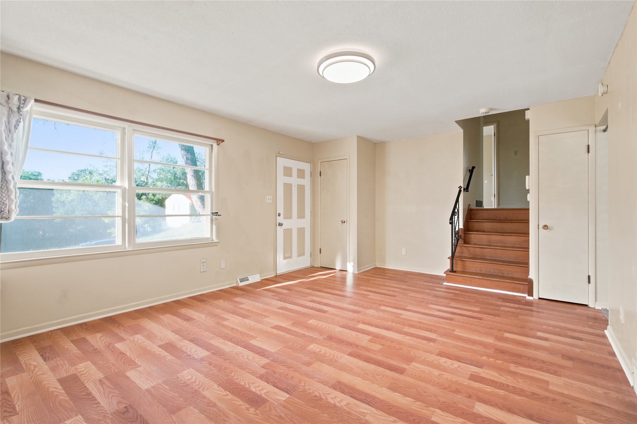 2754 Holcomb Avenue Property Photo 4