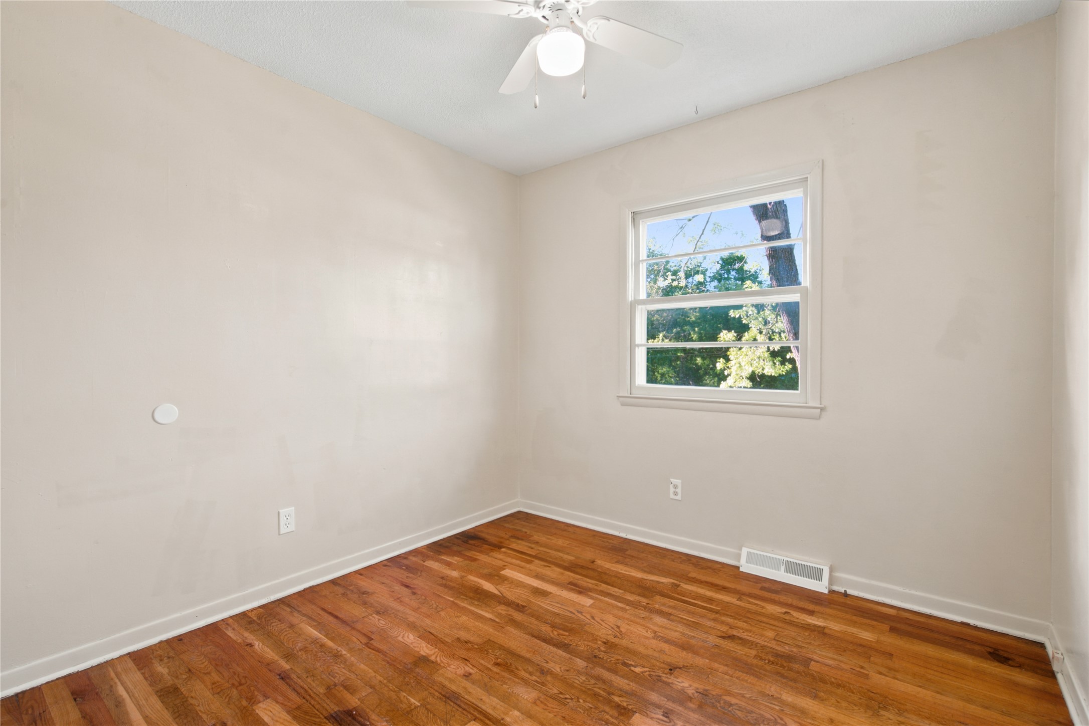 2754 Holcomb Avenue Property Photo 10