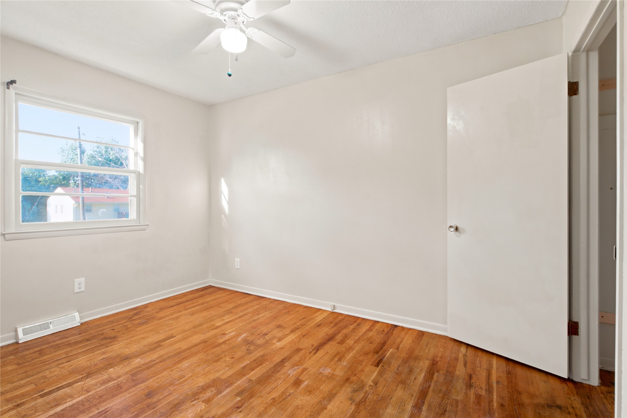 2754 Holcomb Avenue Property Photo 11