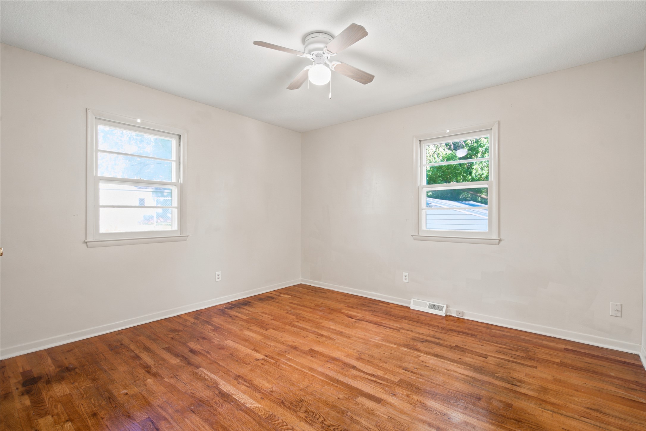 2754 Holcomb Avenue Property Photo 16