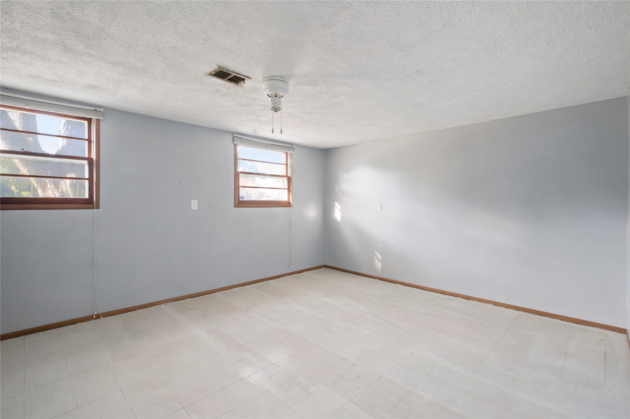 2754 Holcomb Avenue Property Photo 17