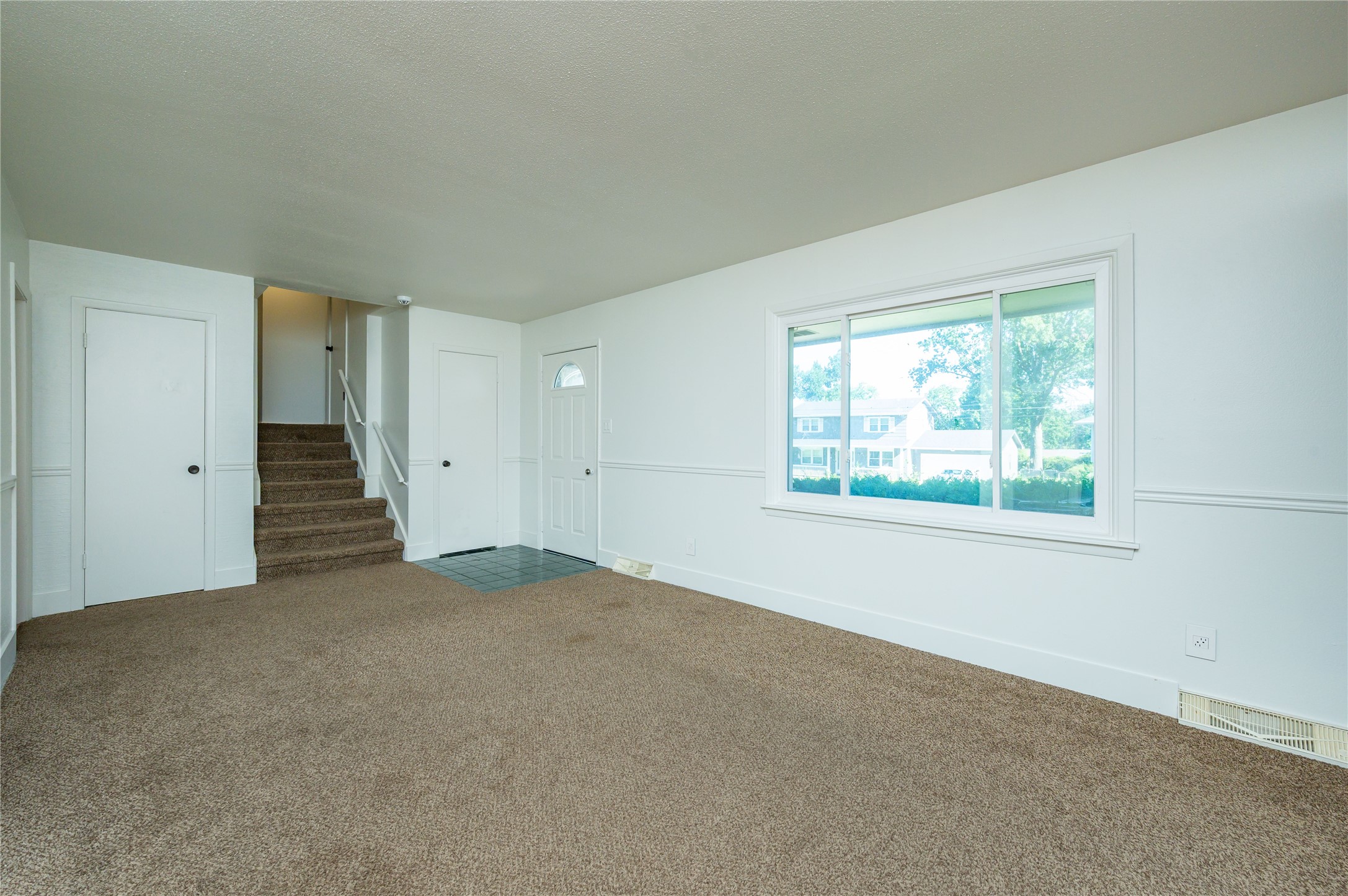 6800 Holcomb Avenue Property Photo 4