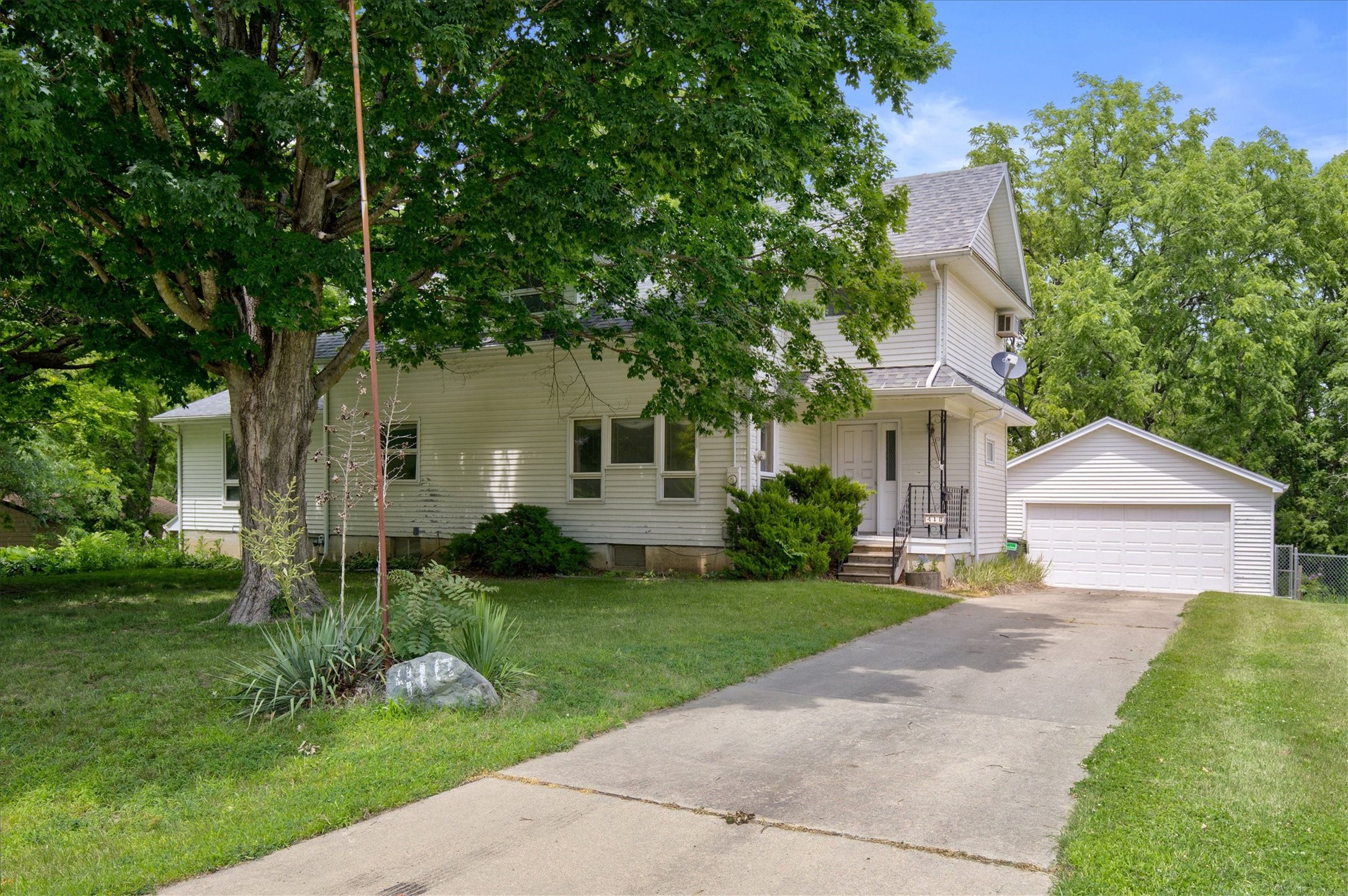 410 W Elm Street Property Photo 1