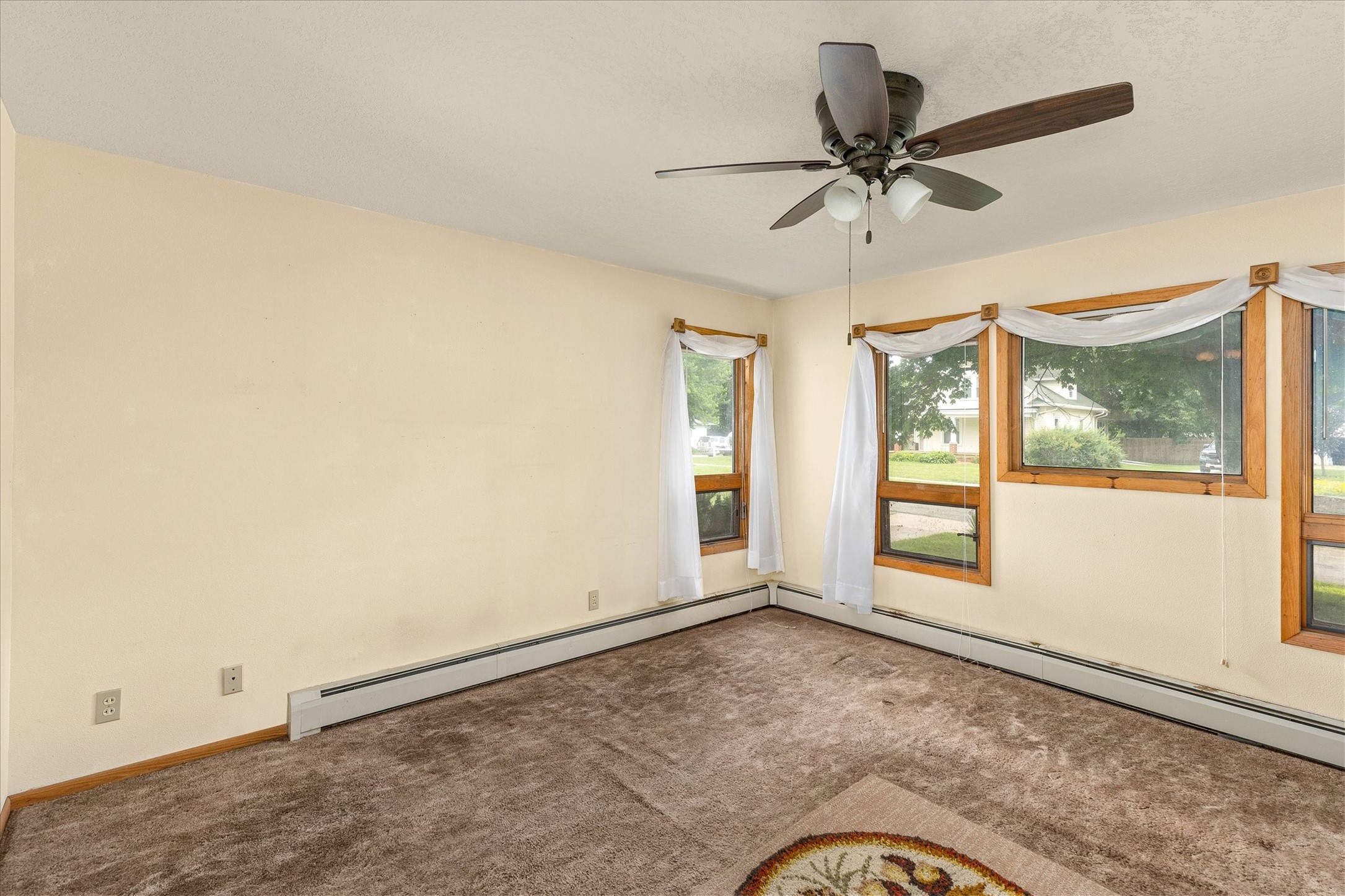 410 W Elm Street Property Photo 5