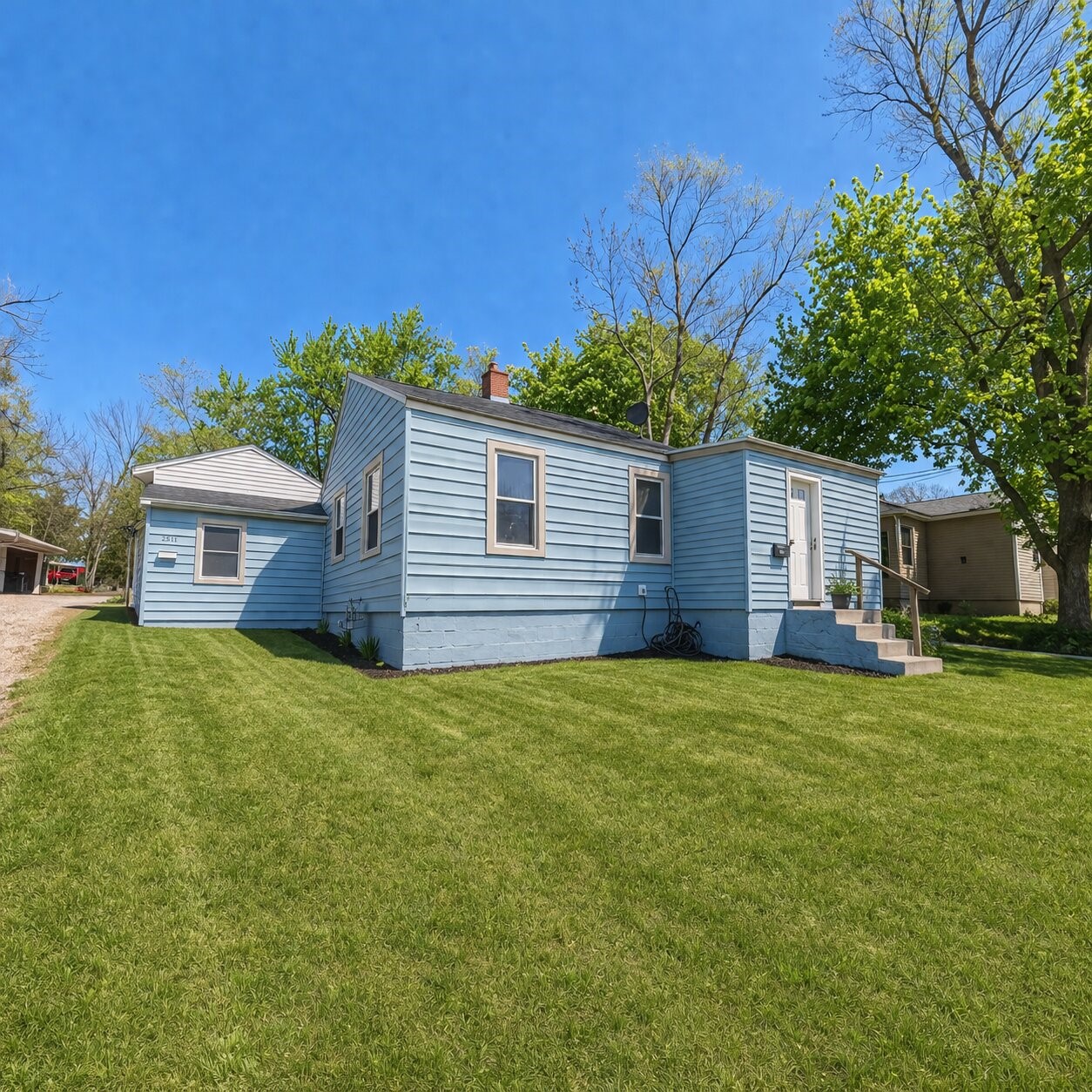 2938 E Euclid Avenue Property Photo 1