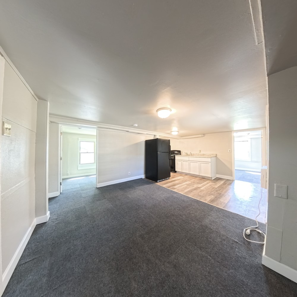2938 E Euclid Avenue Property Photo 3