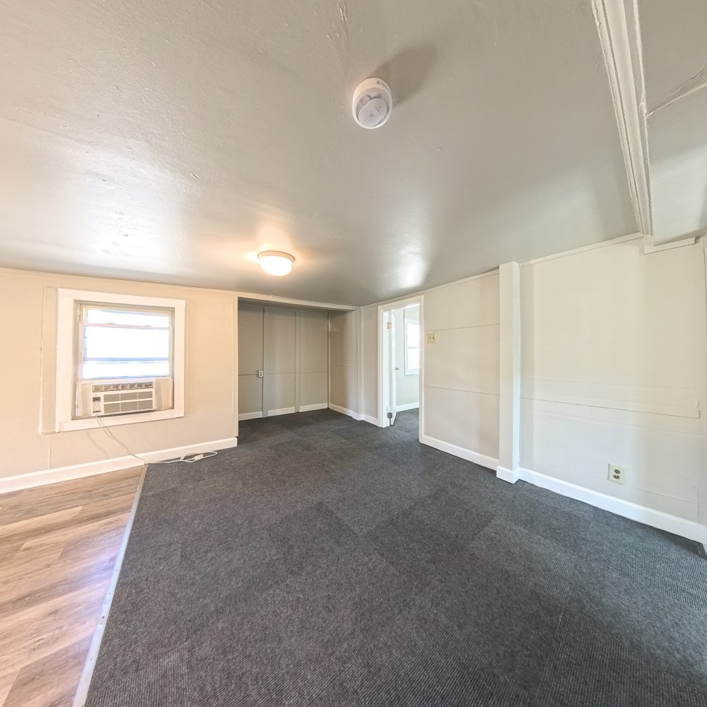2938 E Euclid Avenue Property Photo 4